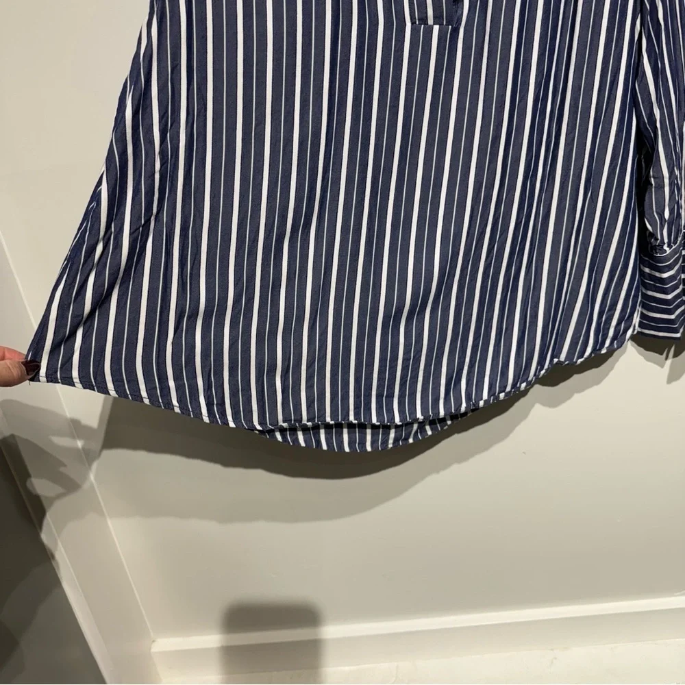 H&M Blue and White Striped Blouse. Size Medium - Picture 6 of 9